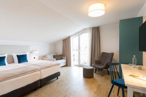 Double Room with Balcony and Sea View