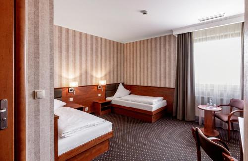 2 twin beds