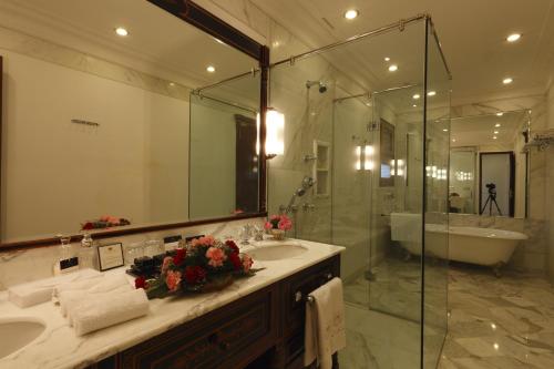 room detail thumbnail 2