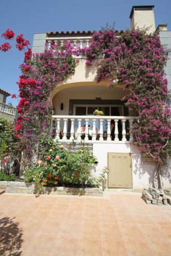 Arenda Pino alto ROSELLES adosado con piscina comunitaria gîte à louer Catalogne