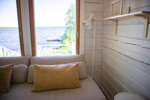 Tahlo Hillhouse and Underhill Beach & Sauna in Nokia