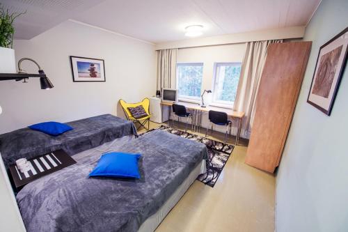 Forenom Hostel Espoo Otaniemi Forenom Hostel Espoo Otaniemi is conveniently located in the popular Espoo area. The property offers a high standard of service and amenities to suit the individual needs of all travelers. Service-min