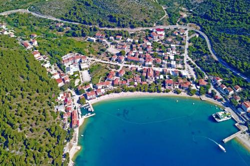 Tuvākā izklaides vieta, Studio Drvenik Donja vala 6658a in Drvenik (Splitsko-Dalmatinska)