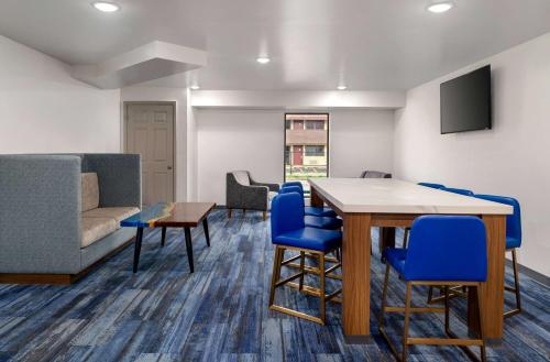 La Quinta Inn by Wyndham Columbus Airport Area in Columbus, USA