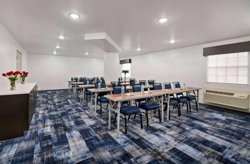 La Quinta Inn by Wyndham Columbus Airport Area - image 10