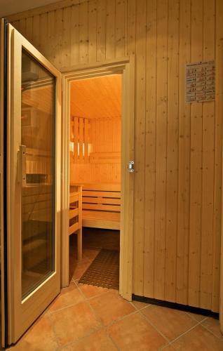 Rheinhotel Wagner 2.6km von Lykershausen entfernt
