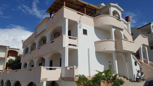  Apartment Metajna 4120d in Metajna
