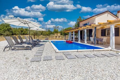 Holiday House Krase with Private Pool