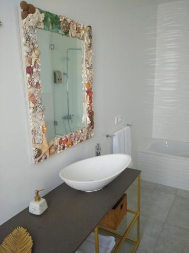 Double Room with Balcony image 1