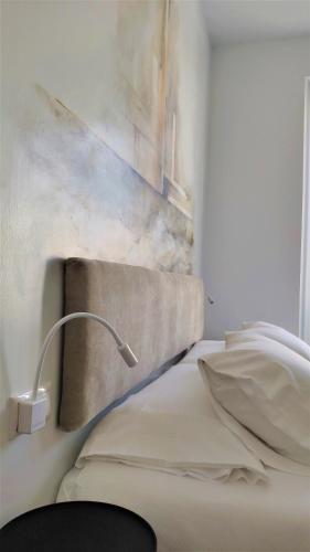 Double Room with Balcony image 5
