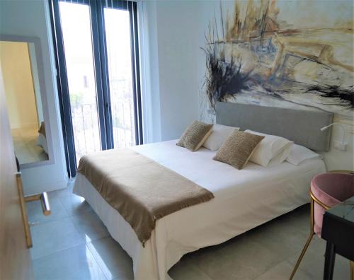 Double Room with Balcony image 7