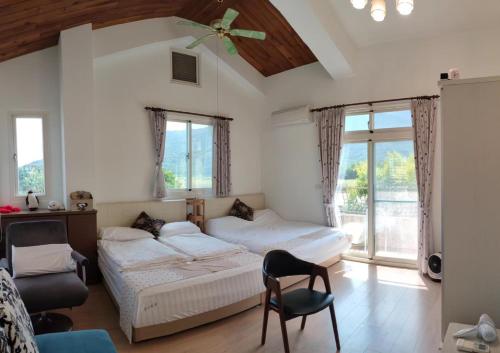2 double beds