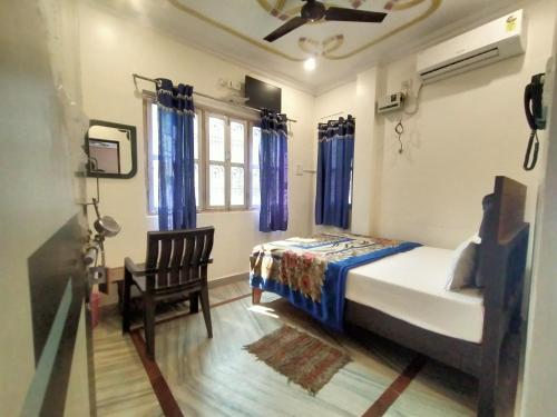 Deluxe Double Room image 9