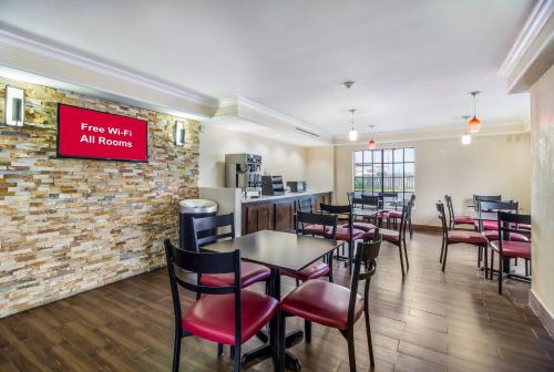 편의 시설/서비스, 레드 루프 인 휴스턴 이스트 - I-10 (Red Roof Inn Houston East - I-10) in 클로버리프