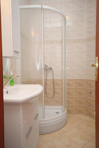 Apartment Njivice 5458f - image 11