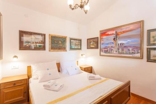 Apartments and rooms with WiFi Makarska - 11063 - image 5