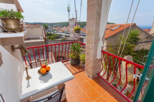 Apartments and rooms with WiFi Makarska - 11063 - image 6