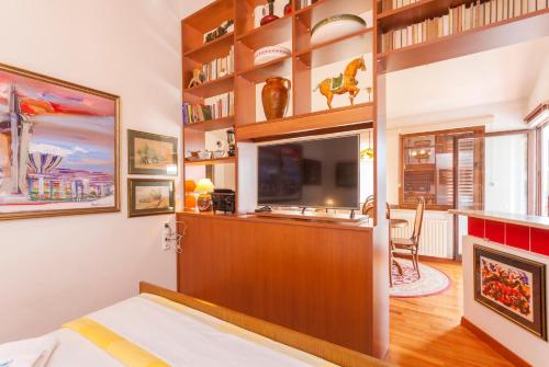 Studio with Terrace and Sea View image 8