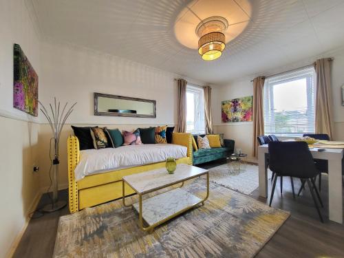 4 Bedrooms Apartment By Sensational Stay Short Lets & Serviced Accommodation, Edinburgh (photo 2)