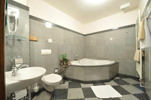 Brioni Suites - image 12