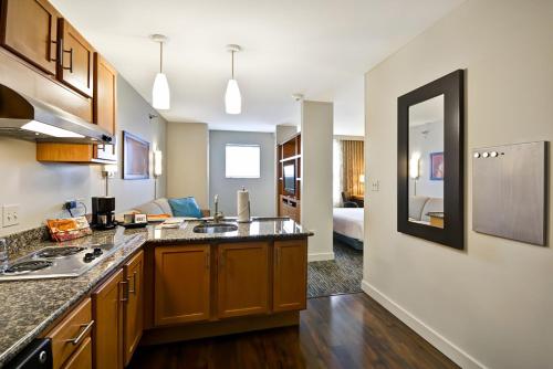 Hyatt House Chicago Warrenville in Warrenville (IL)