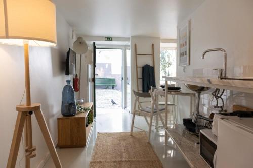 Beautiful 1-Bedroom Apt in Lisbon NO TV