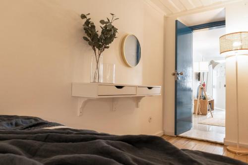 Beautiful 1 Bedroom Apartment in Lisbon - image 13