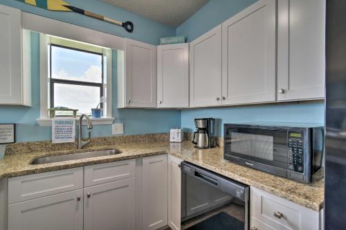 Waterfront Gulf Shores Condo with Patio Pier and Pool - image 8