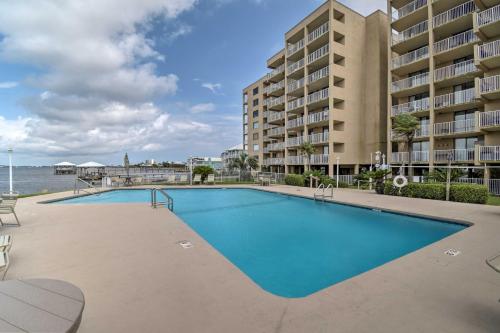 Waterfront Gulf Shores Condo with Patio Pier and Pool - image 9
