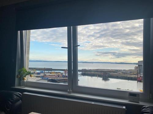 Burnt Island 2 bed apartment with stunning views in Бернтісленд