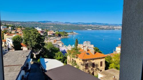 Opatija 10 Apartment with parking, 300m to the sea