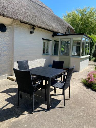 Instalaciones, Thatch Cottage, East Boldre nr Beaulieu and Lymington in Beaulieu