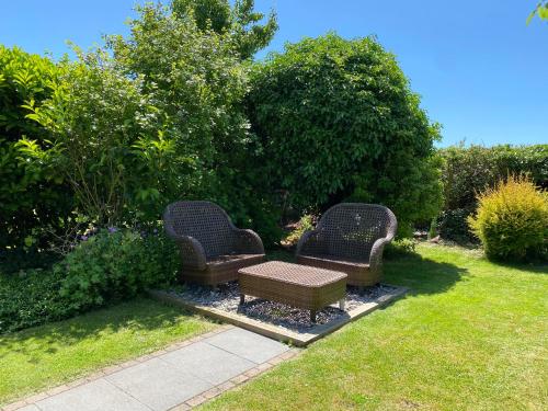 Jardín, Thatch Cottage, East Boldre nr Beaulieu and Lymington in Beaulieu