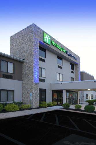 Holiday Inn Express & Suites Williamstown - Glassboro