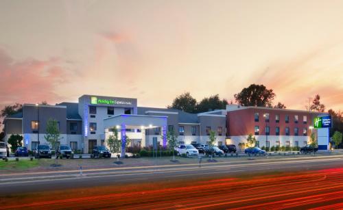 Holiday Inn Express & Suites - Williamstown - Glassboro, an IHG Hotel