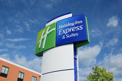 Holiday Inn Express & Suites Williamstown - Glassboro