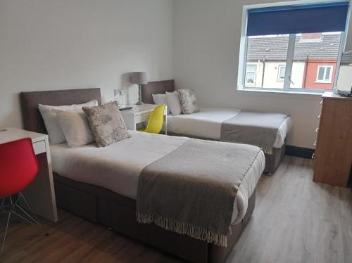 Tom Dick and Harriet's Cafe and Rooms - main image