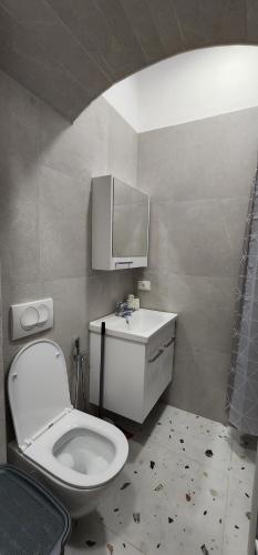 Like Home Apartment Shallvaret City Centre, Tirana (photo 8)