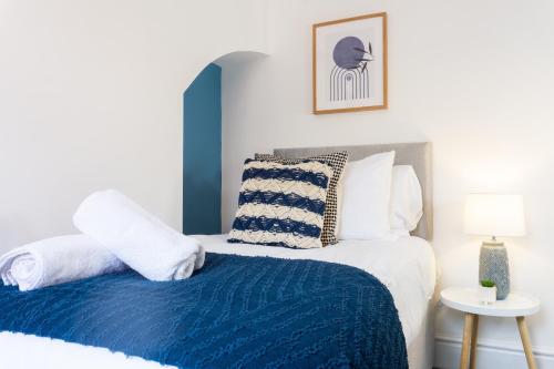 Coningsby House - Air Host & Stay - 6BR, Sleeps 14, Liverpool (photo 10)