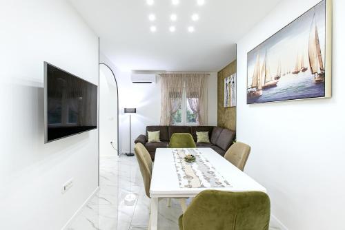 NEW! Luxury Apartment Dona - Tap to explore photos