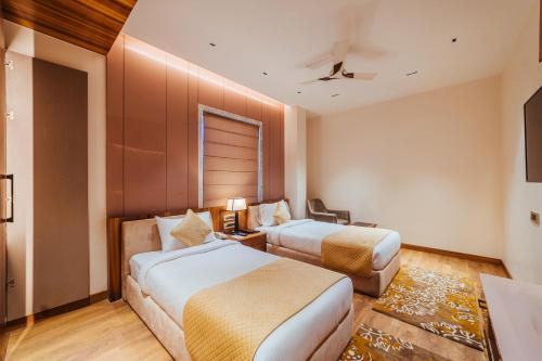 Double or Twin Room image 9