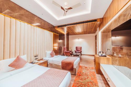 Double or Twin Room image 8