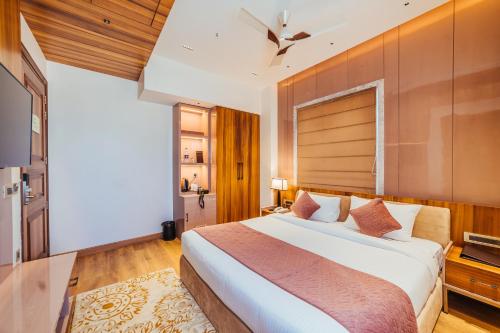 Double or Twin Room image 6