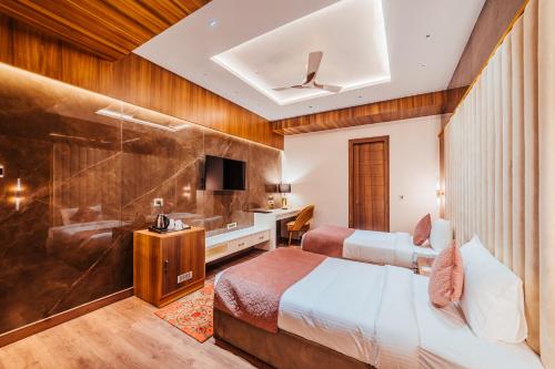 Double or Twin Room image 4