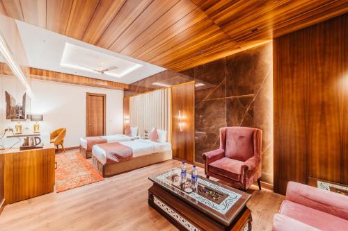 Double or Twin Room image 10