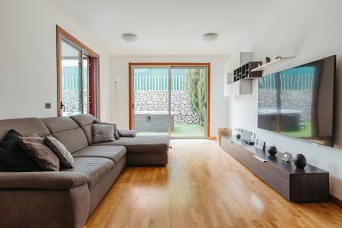 Villa La Quinta with Jacuzzi and BBQ gîte à louer Isère