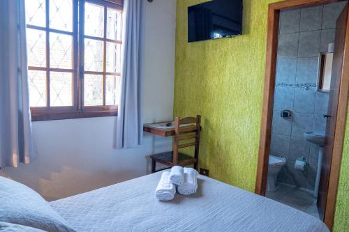 Standard Double Room image 3