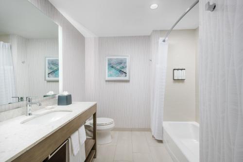 378432106 Hyatt Place Panama City Beach - Beachfront