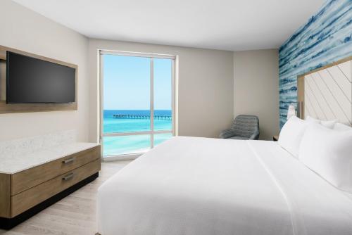 378432108 Hyatt Place Panama City Beach - Beachfront