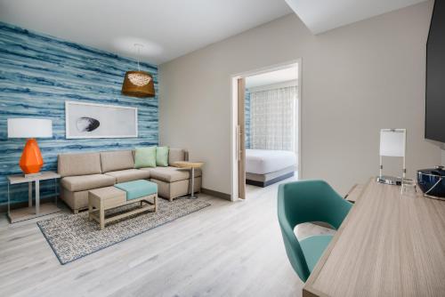 378432119 Hyatt Place Panama City Beach - Beachfront